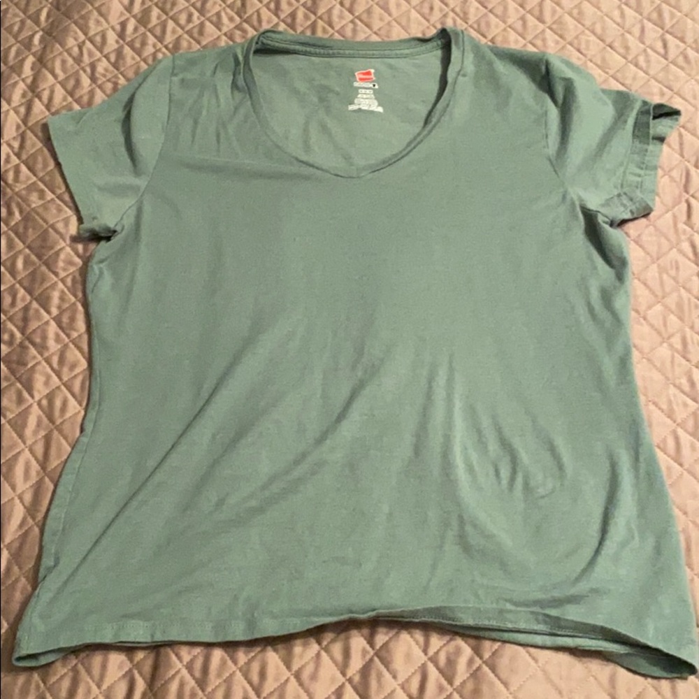 Hanes tee-fits like small